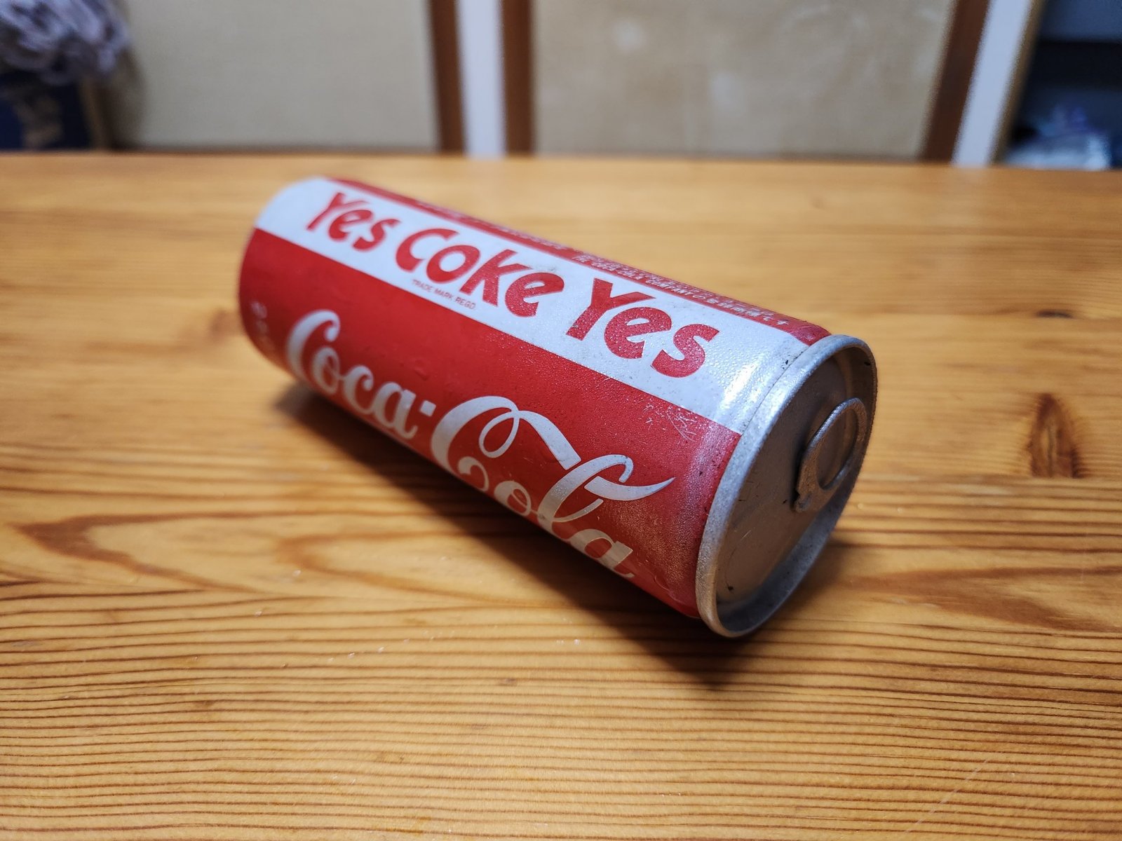 A Hiker Unexpectedly Finds a 40-Year-Old Coke, and a Japanese Netizen Dares to Drink It... Still Fizzy!