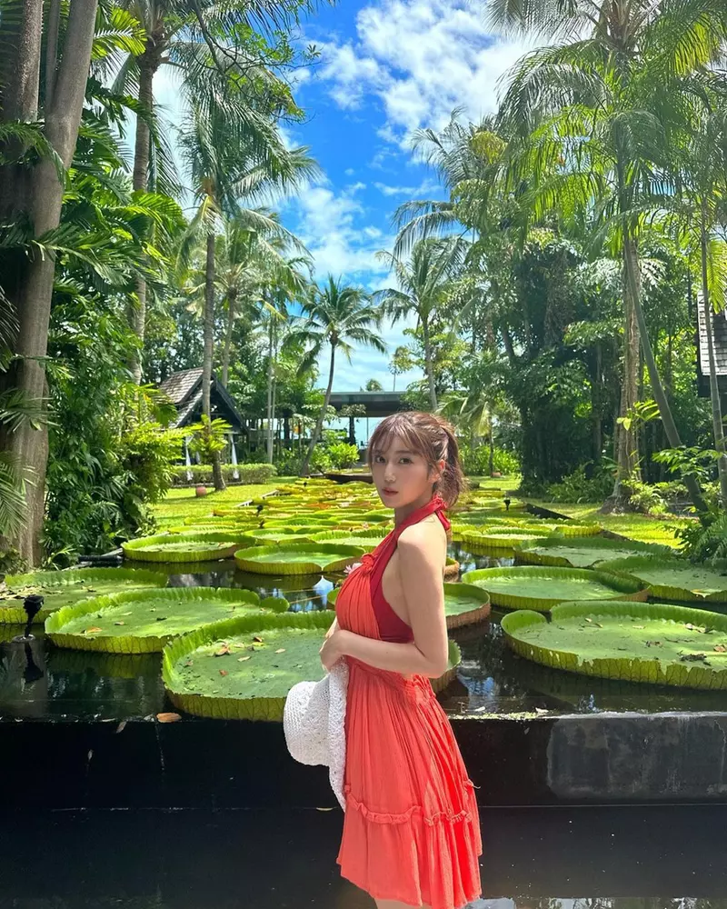 Natsuki Abe, the Girl Feeding Watermelon to Elephants, Dubbed 