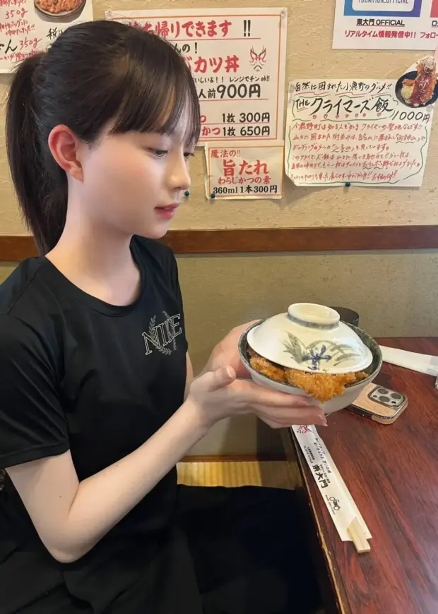 New Table Tennis Beauty Surpasses Ai Fukuhara! Hina Kikuchi's Looks Rival AI, Photos Garner 30 Million Views in Two Days