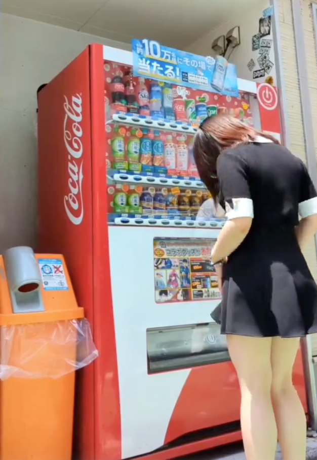 College Girl Gets Free Drink by Lifting Skirt at Vending Machine, Beverage Falls Out! Real Identity Exposed.