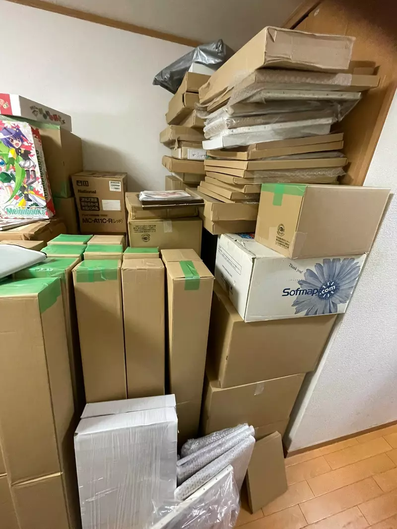 The relics of senior Japanese otaku are difficult to organize, and there are mountains of anime merchandise piled up! The beloved painter before his death was duty bound to lend a helping hand