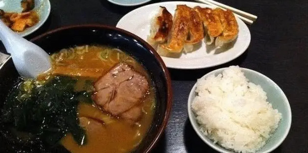 The truth that Japanese Lamian Noodles shops provide free rice! Dealing with leftover soup is troublesome, but drinking it all with rice is just right!