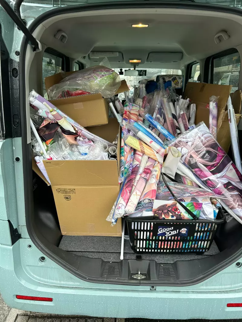 The relics of senior Japanese otaku are difficult to organize, and there are mountains of anime merchandise piled up! The beloved painter before his death was duty bound to lend a helping hand