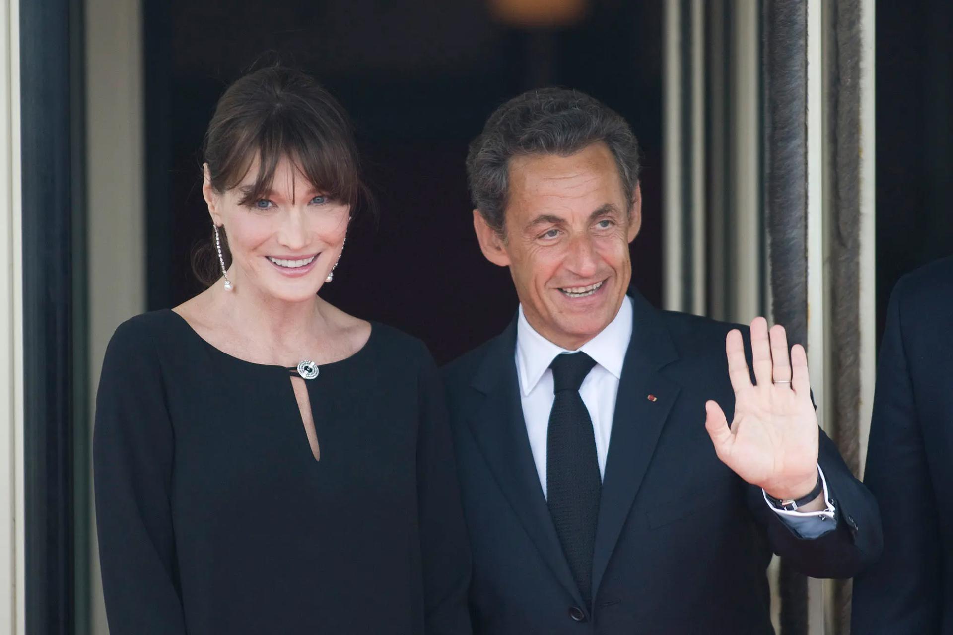 From supermodel legend to French First Lady! 56 year old Carla Bruni returns to Victoria; Secret skybridge, praised by the old Buddha as' perfect '