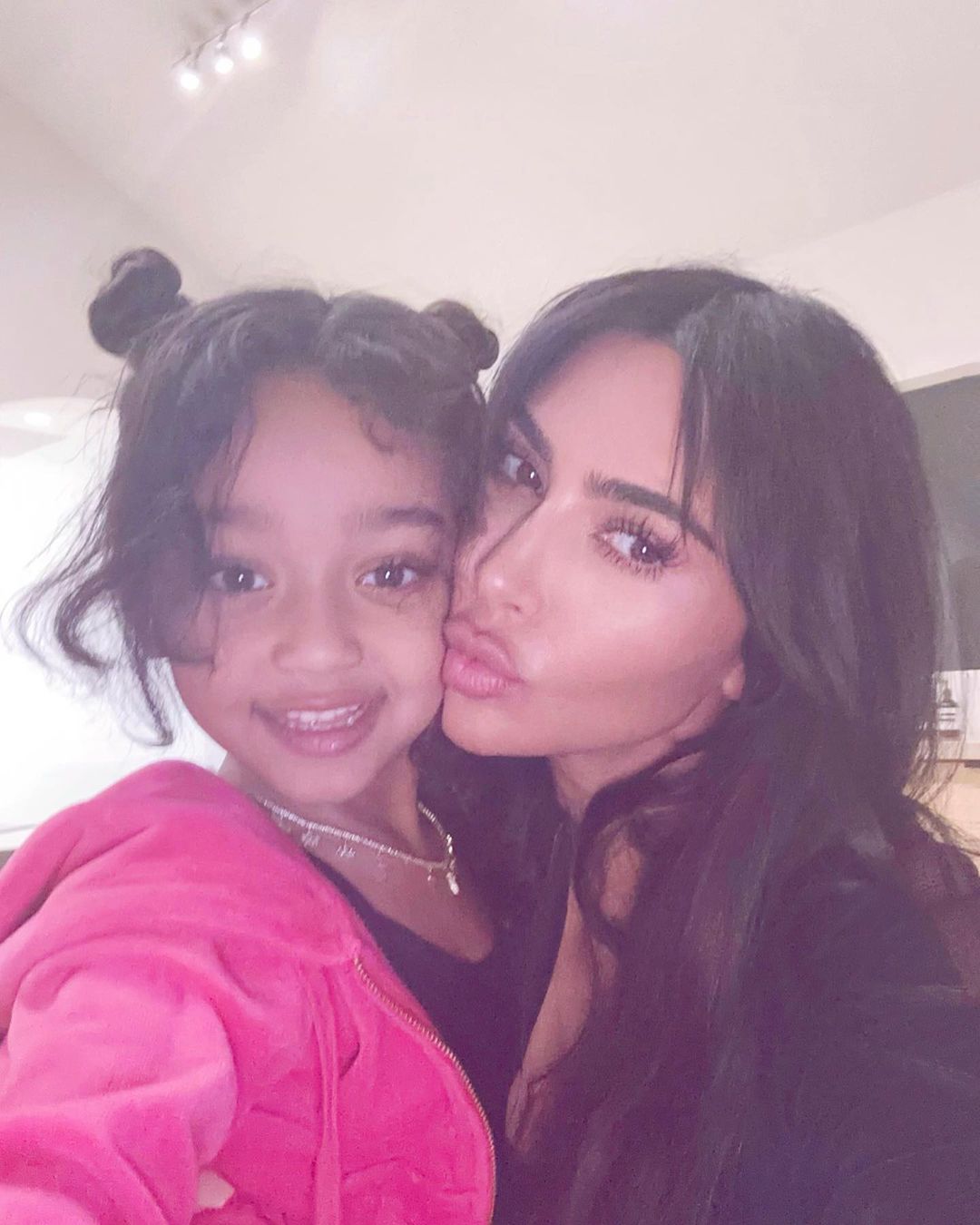 Kim Kardashian's 6-year-old daughter has stunning looks! Netizens exclaim: The future super socialite has been born