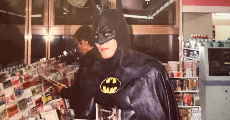 Japanese manga artist Katsura Masawa disguised himself as Batman and went shopping 32 years ago! Do you really dare to enter convenience stores like this now?