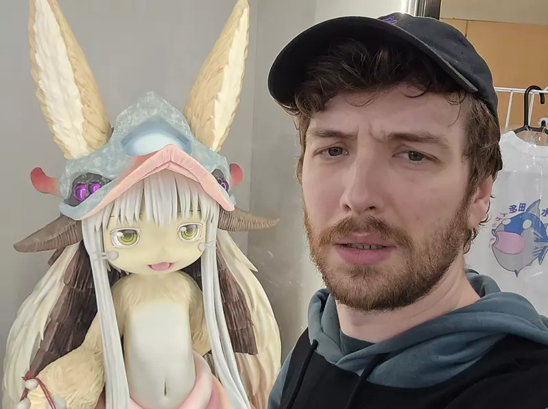 Millions of foreign YouTubers visit Japanese seafood stores and unexpectedly encounter the life size Nana Qi! Boss appears to reveal the truth