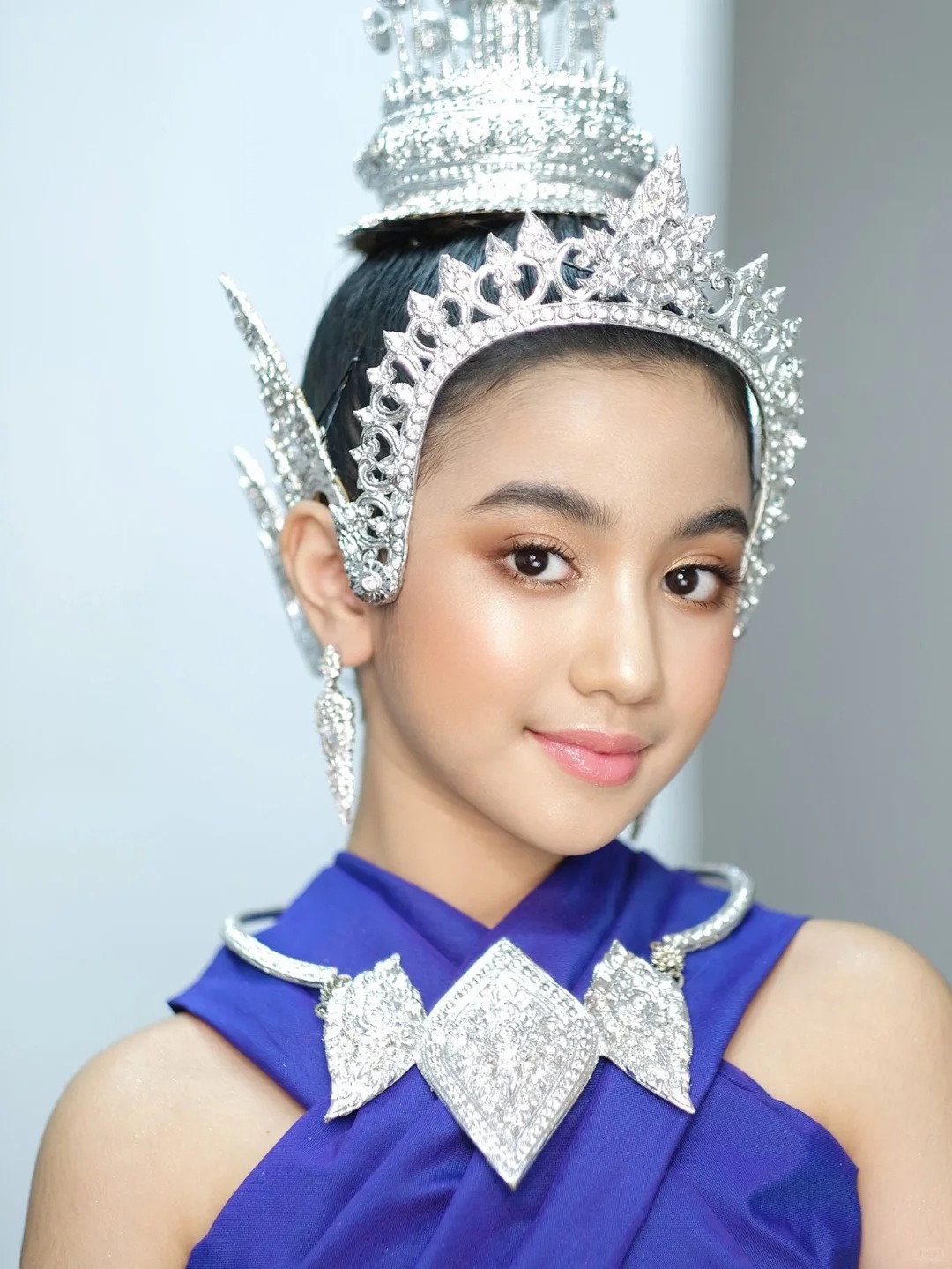 12-year-old Cambodian mixed race princess Norodom Jenna: a talented woman loved by the people, but regarded by the royal family as a 'money making tool'