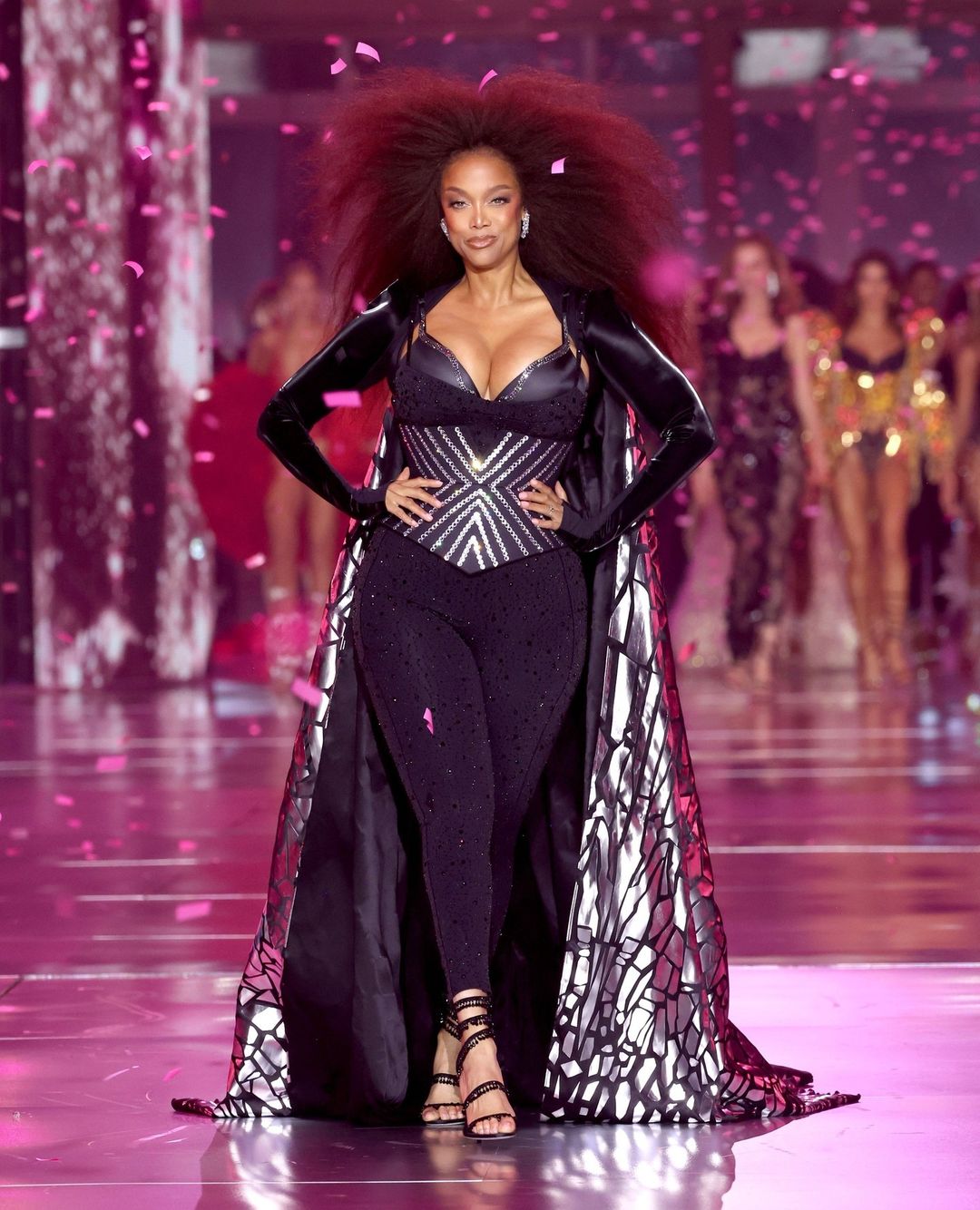 Victoria's Secret 2024 show is coming! Lisa exploded on stage, angels and models gathered, and the finale goddess brought tears to the eyes of the audience!