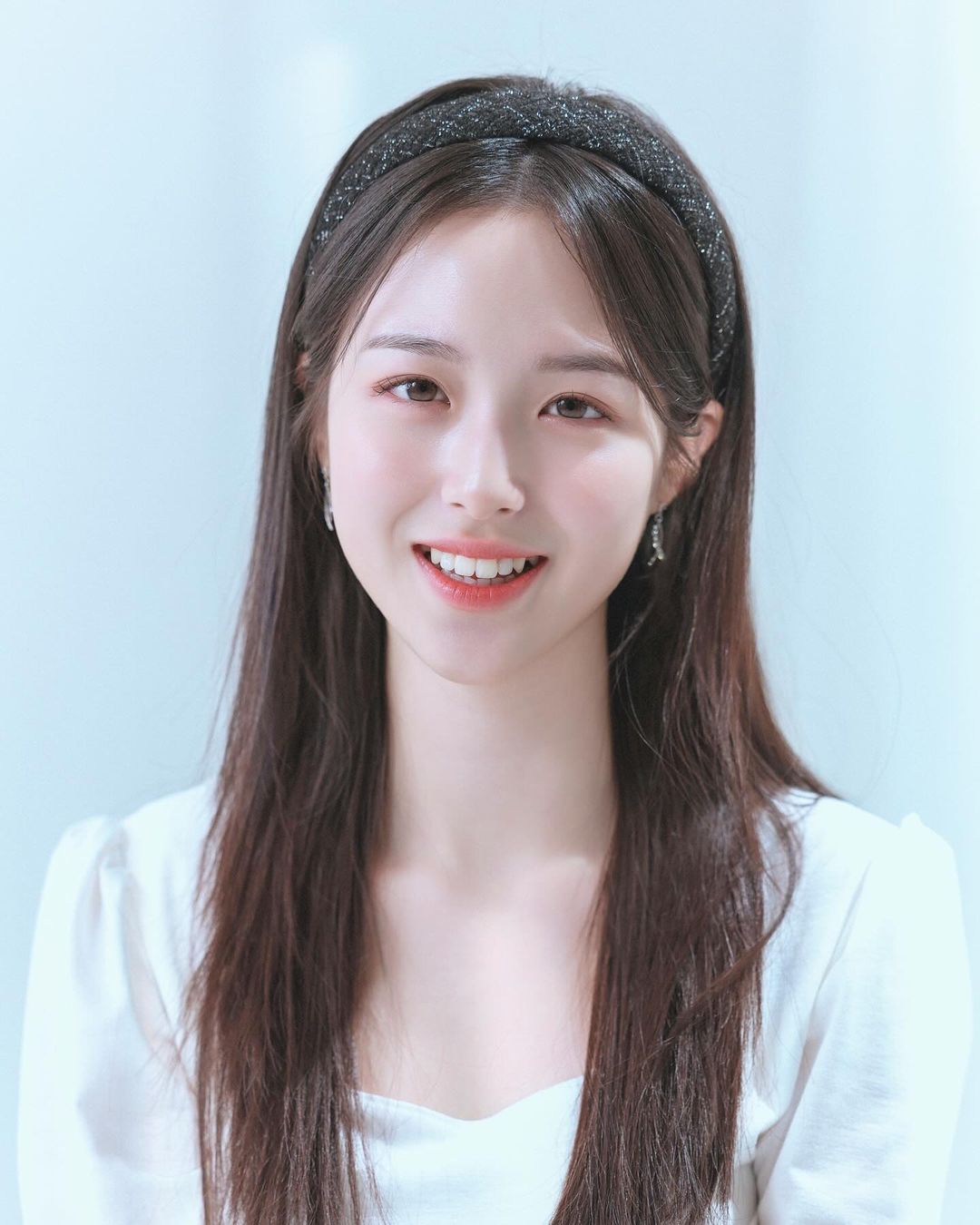 Looks like Jisoo, but has a smile that looks so much like Tang Wei? Zheng Shilin's stunning appearance and prestigious university background attract attention!