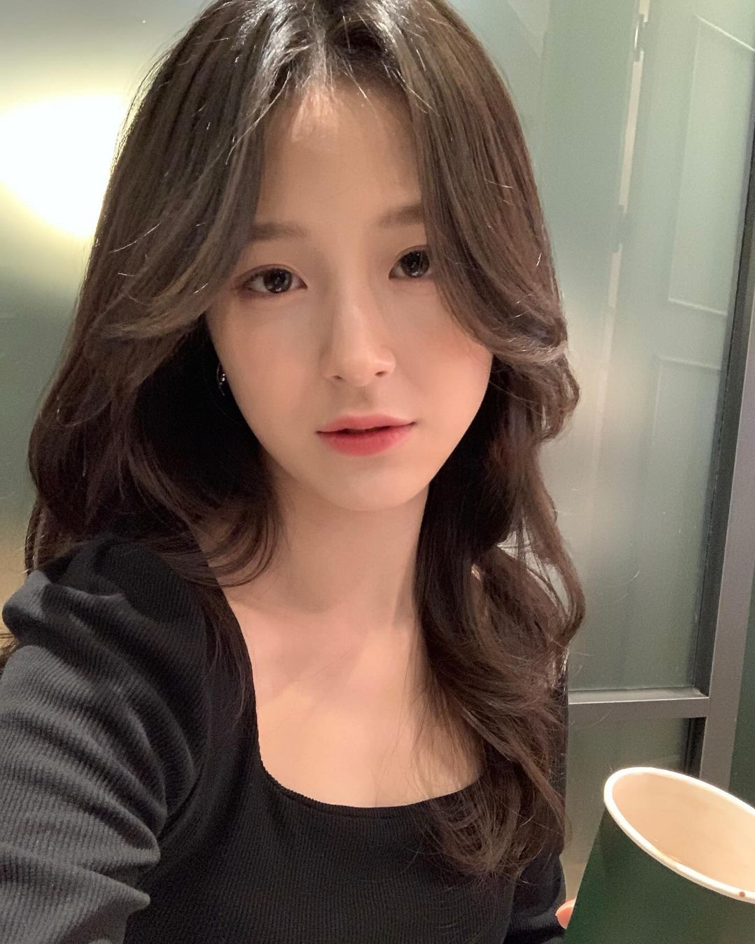 Looks like Jisoo, but has a smile that looks so much like Tang Wei? Zheng Shilin's stunning appearance and prestigious university background attract attention!