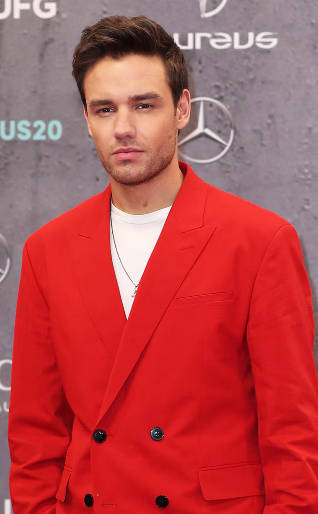 Liam Payne, a member of One Direction in the UK, accidentally fell from a building and died! Fans' heartache deepens again