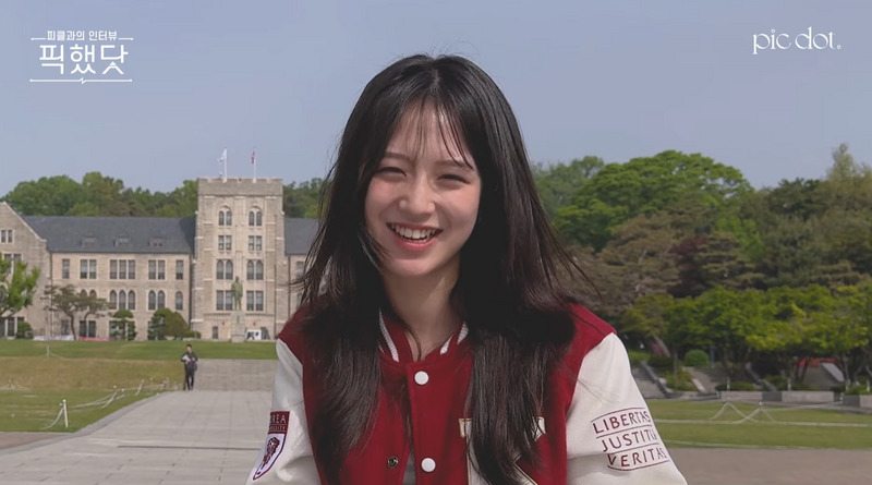 Looks like Jisoo, but has a smile that looks so much like Tang Wei? Zheng Shilin's stunning appearance and prestigious university background attract attention!