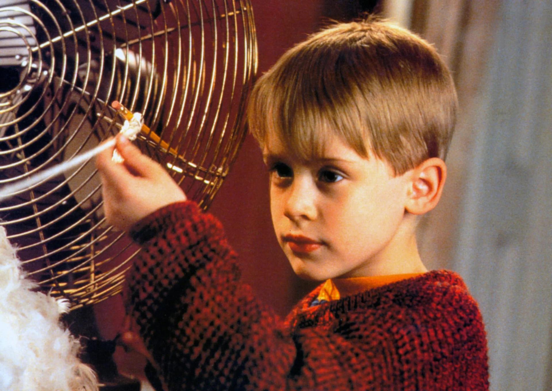 The heartache behind the cute child star in 'Home Alone'! Macaulay Culkin's tragic childhood of being abused by her father