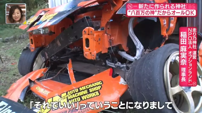 This unknown shrine in Japan enshrines cars that have been smashed into pieces of metal! But the drivers all came to pray for safe driving next year!