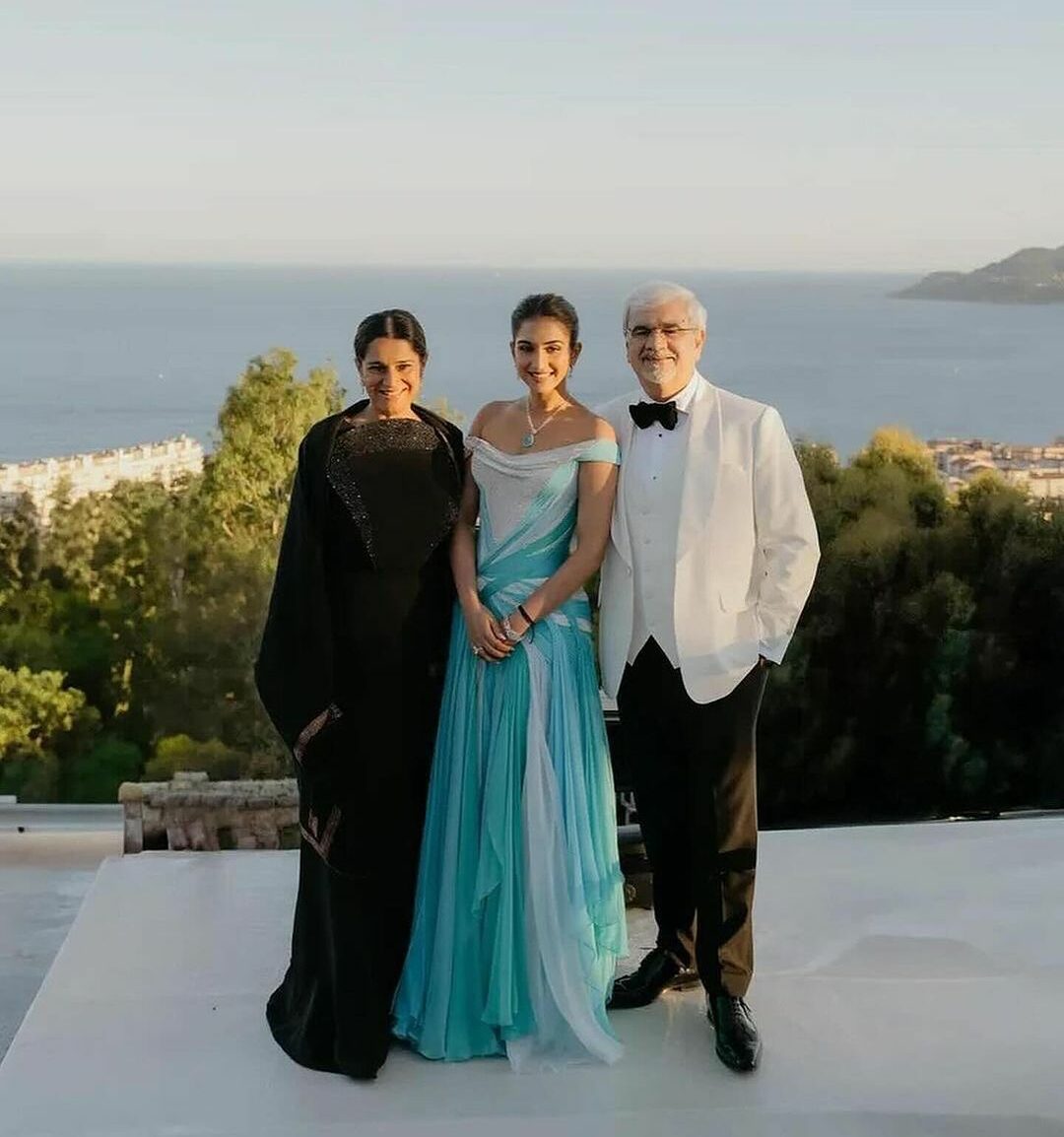 Once thought to be 'marrying down' to the richest man in Asia, but the newlywed wife Radhika Merchant has a stunning background! It is the highest unattainable white rich beauty in India!