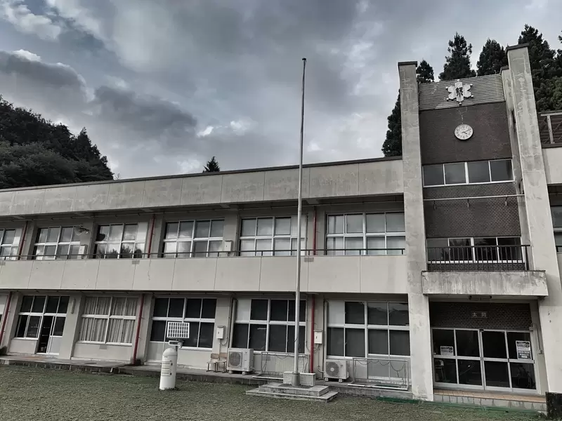 Abandoned schools in Japan turned into hotels! Experience the wonderful accommodation of 'Midnight School'!