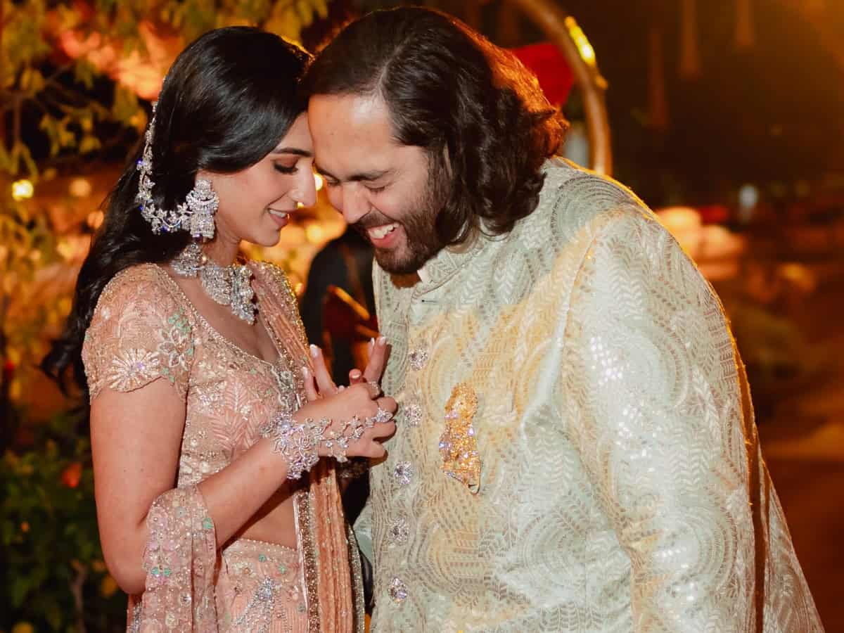 Once thought to be 'marrying down' to the richest man in Asia, but the newlywed wife Radhika Merchant has a stunning background! It is the highest unattainable white rich beauty in India!