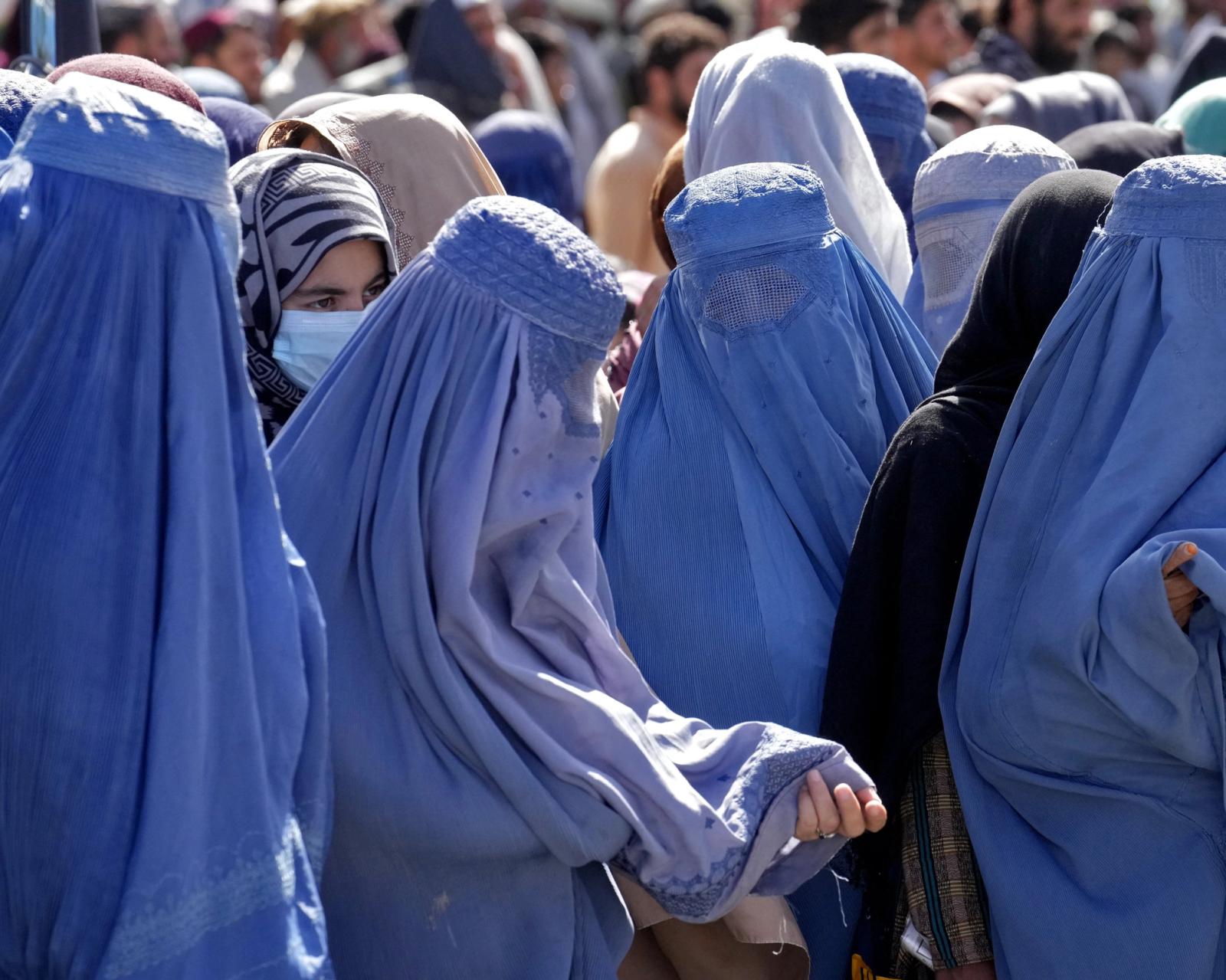 Even in the face of wanted and death threats! Burka Band, an Afghan girl band, sticks to their original aspirations of 20 years, just to sing the power of women!