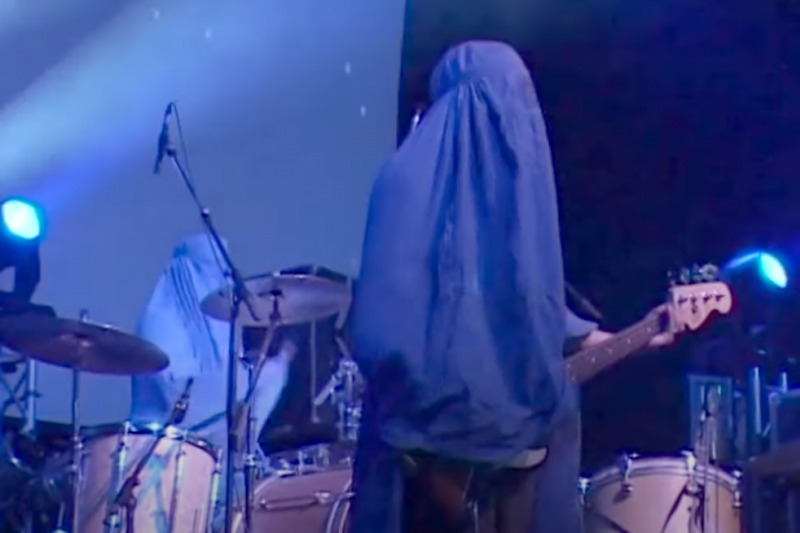 Even in the face of wanted and death threats! Burka Band, an Afghan girl band, sticks to their original aspirations of 20 years, just to sing the power of women!