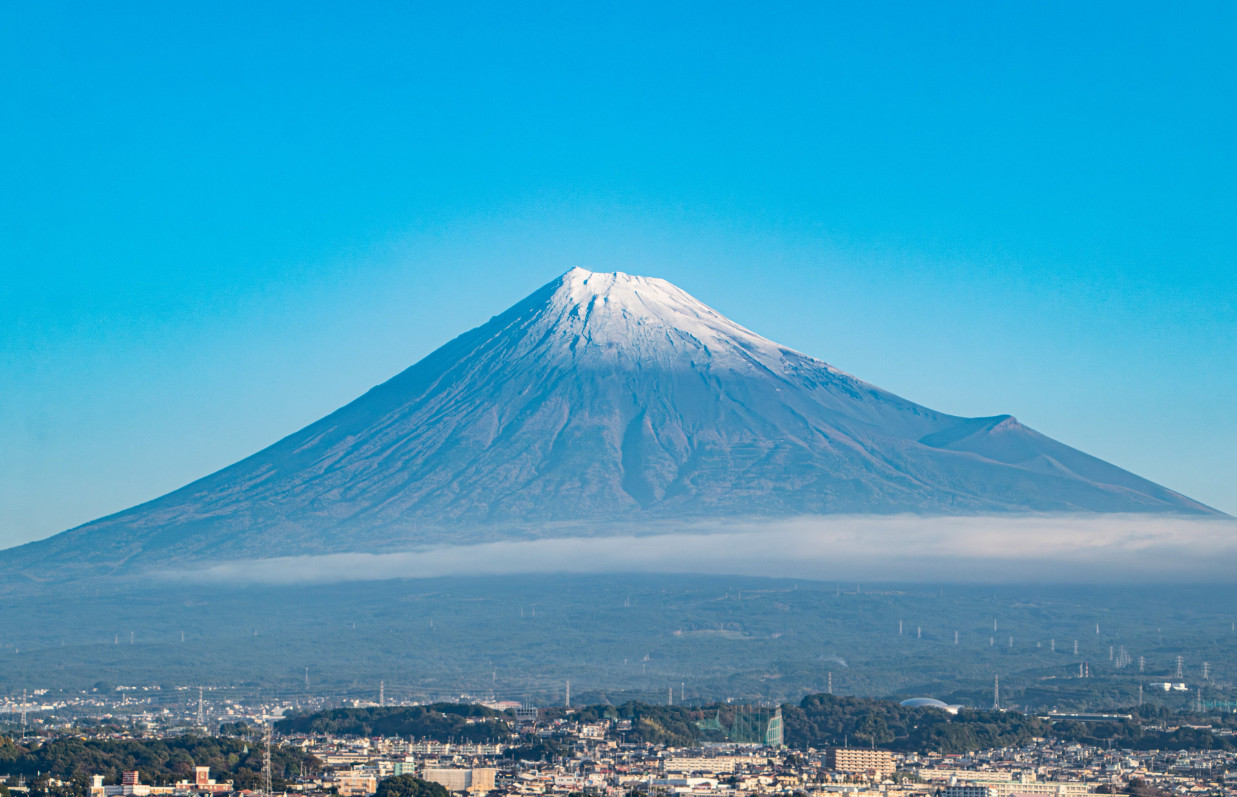 Japan's Mount Fuji finally receives snowfall at the end of the year! Set the latest record in 130 years, expected to be related to global warming