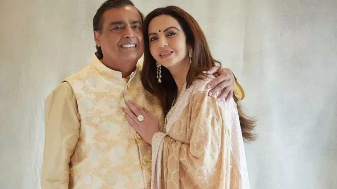 Once thought to be 'marrying down' to the richest man in Asia, but the newlywed wife Radhika Merchant has a stunning background! It is the highest unattainable white rich beauty in India!