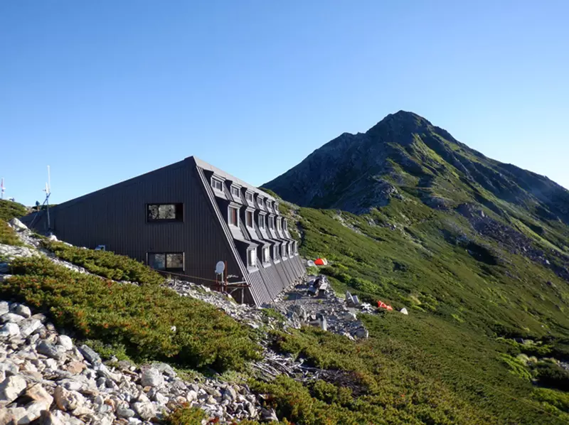 The environment of the second highest mountain cabin in Japan is no different from that of a prisoner! Does anyone praise this kind of enjoyment as heaven?