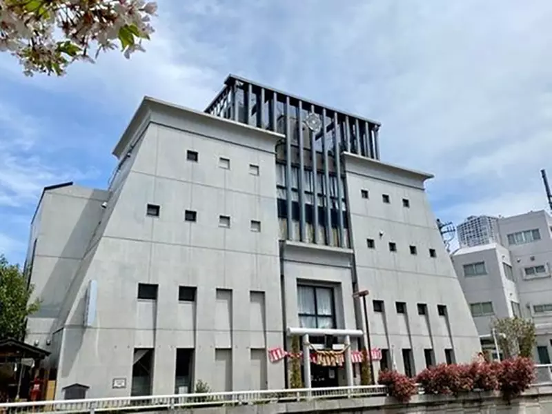 Japanese bizarre shrine for sale! A mysterious building like a fortress, inside which is actually a shrine!