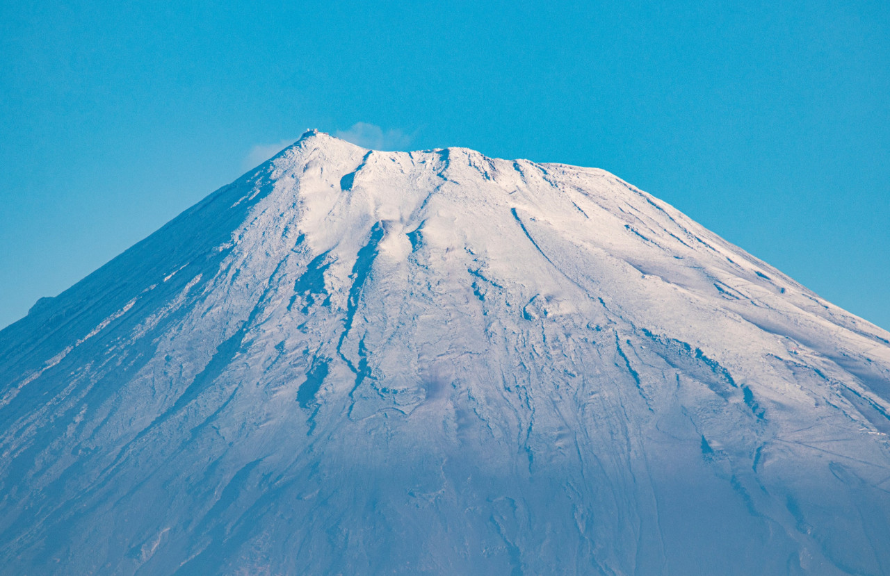 Japan's Mount Fuji finally receives snowfall at the end of the year! Set the latest record in 130 years, expected to be related to global warming