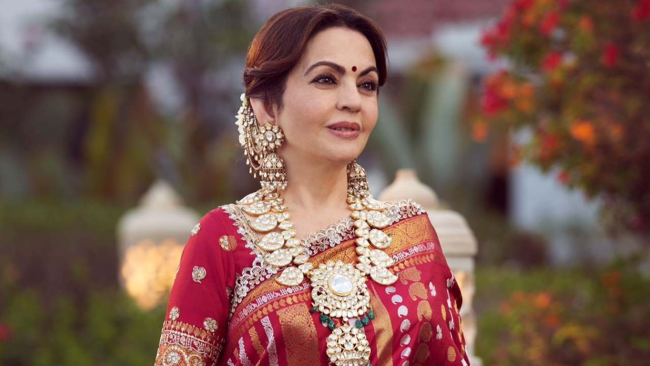 Once thought to be 'marrying down' to the richest man in Asia, but the newlywed wife Radhika Merchant has a stunning background! It is the highest unattainable white rich beauty in India!